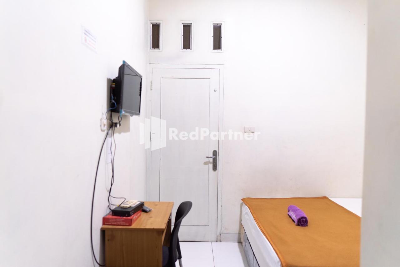 Wisma Aini Syariah Mitra Reddoorz Bandar Lampung Exterior foto